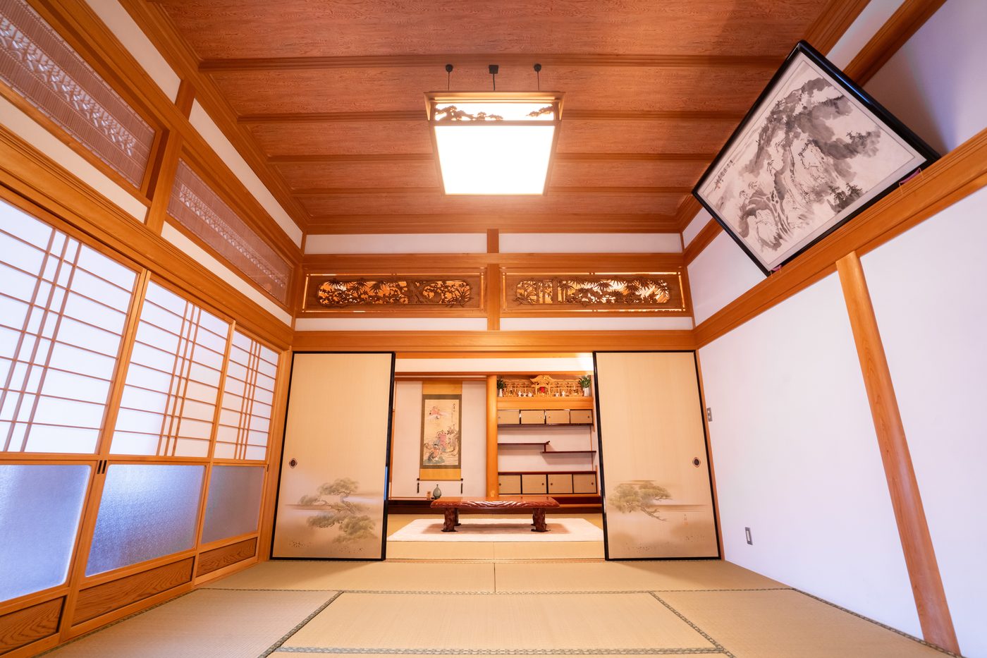 VacationHouse朔 欄間と襖絵が残る和室